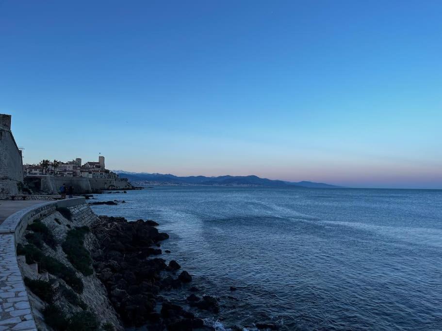 Newly Renovated Charming Downtown Apartment Antibes Exterior photo